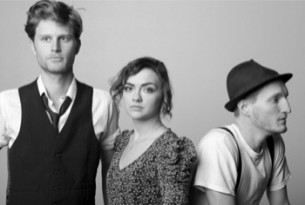 La vidéo d'aujourd'hui c'est le Oh Hey du groupe Lumineers. Si Le Type n'a jamais été un amateur de la suce, il s'est tout de même pris une sacrée claque en écoutant le premier album de The Lumineers. Ce genre d'album est la raison pour laquelle on ne se lasse jamais de la folk...